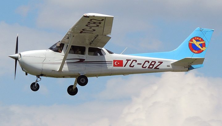 THK Uçuş Akademisi eğitim uçağı